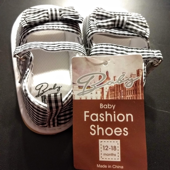 5/$30 Checkered Bow Baby Sandals 12-18 Months - Picture 2 of 4